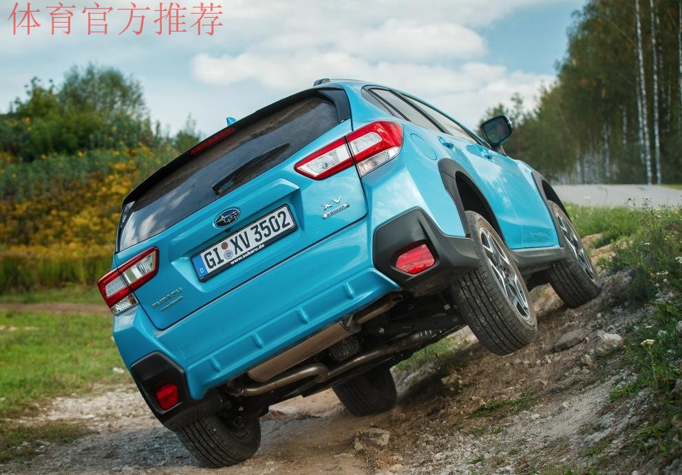 众国脚热衷试驾现代新款SUV 于海无证驾驶跑得欢